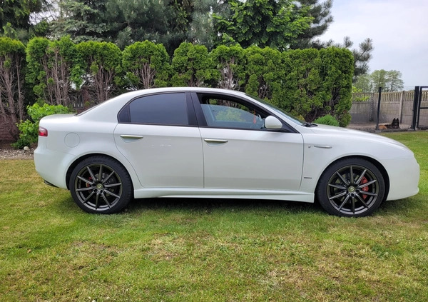 Alfa Romeo 159 cena 22500 przebieg: 332000, rok produkcji 2009 z Sochaczew małe 172